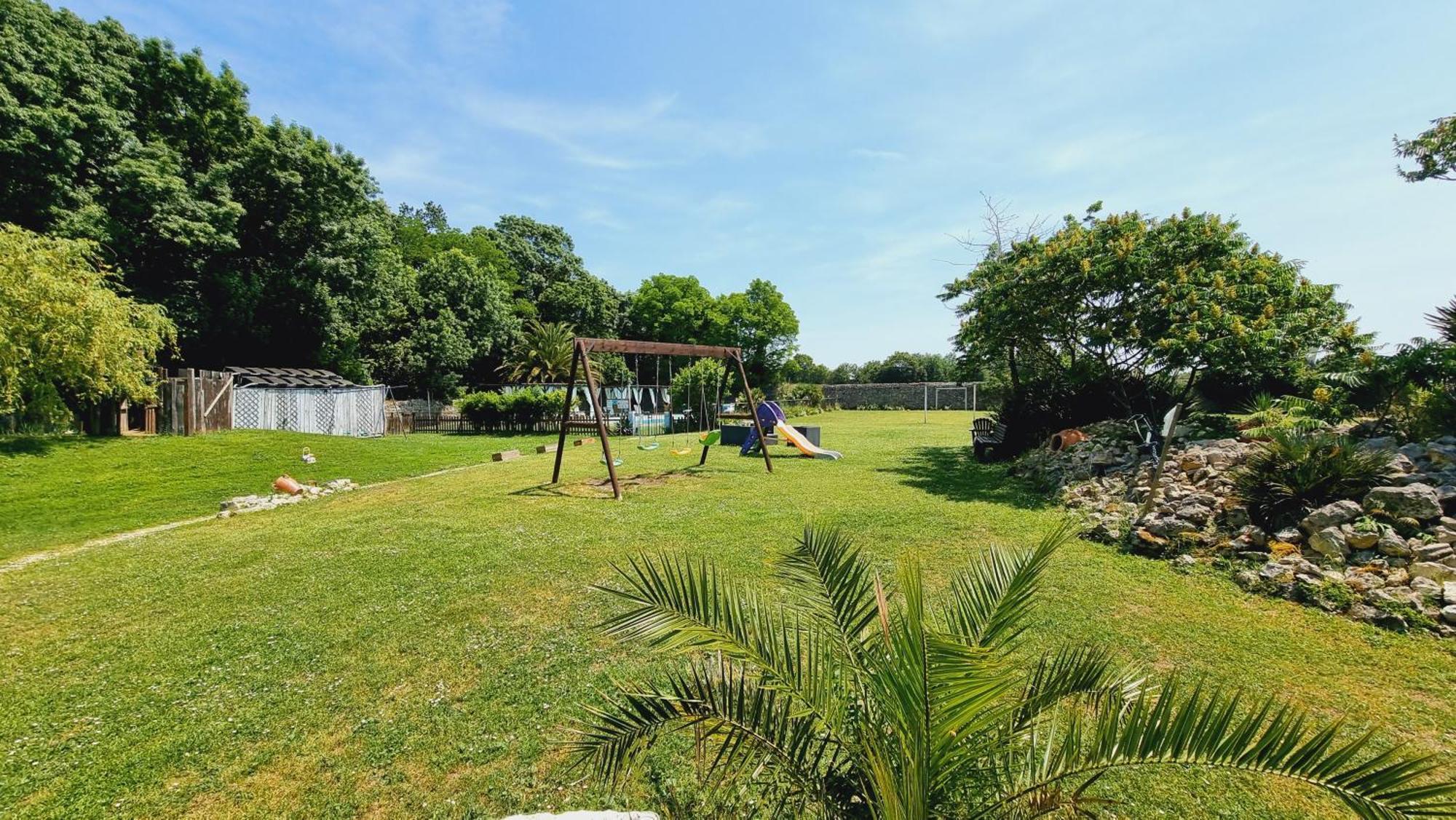 Вилла Domaine De Rochebonne Saint-Just-Luzac Экстерьер фото