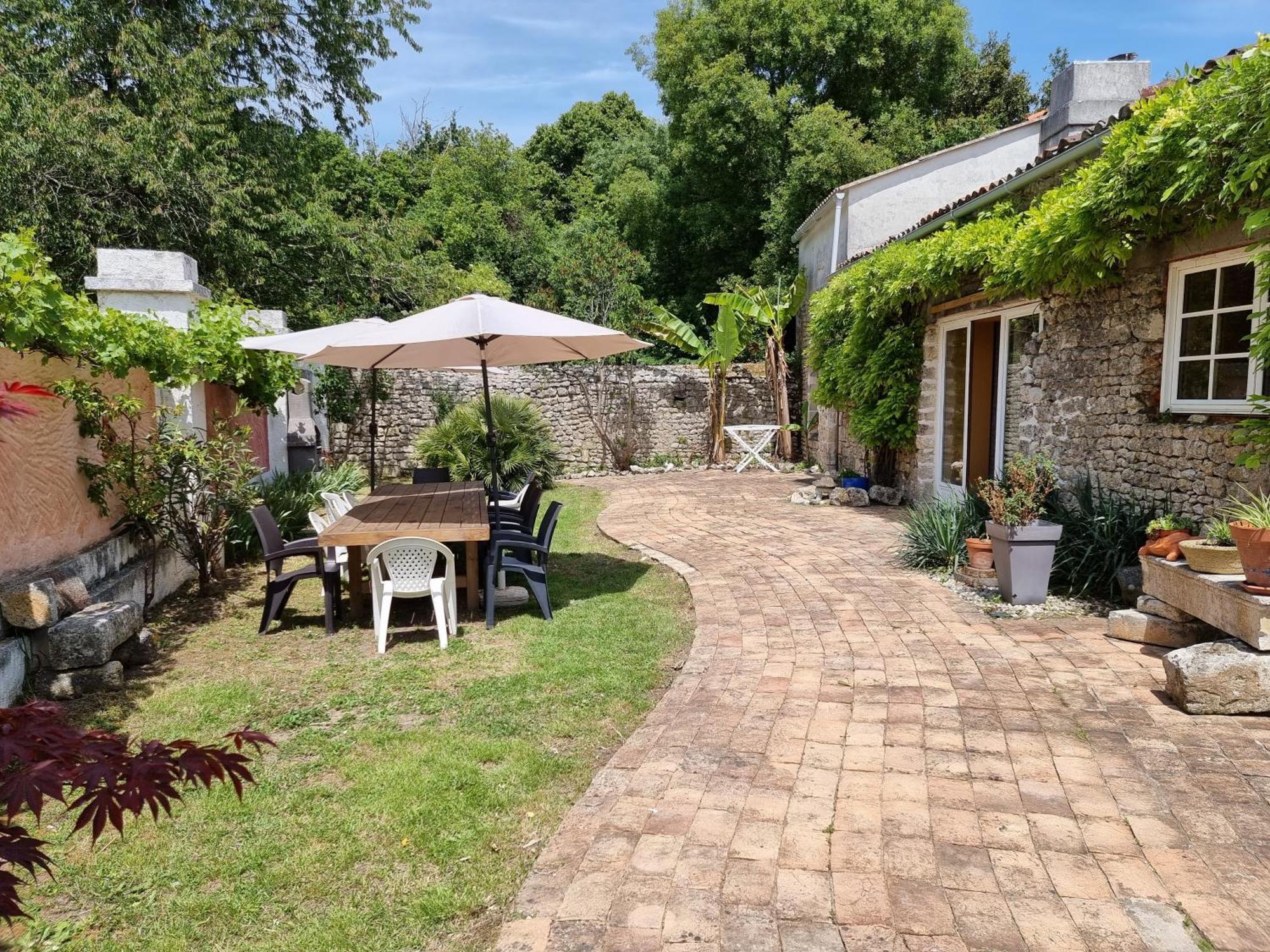 Вилла Domaine De Rochebonne Saint-Just-Luzac Экстерьер фото