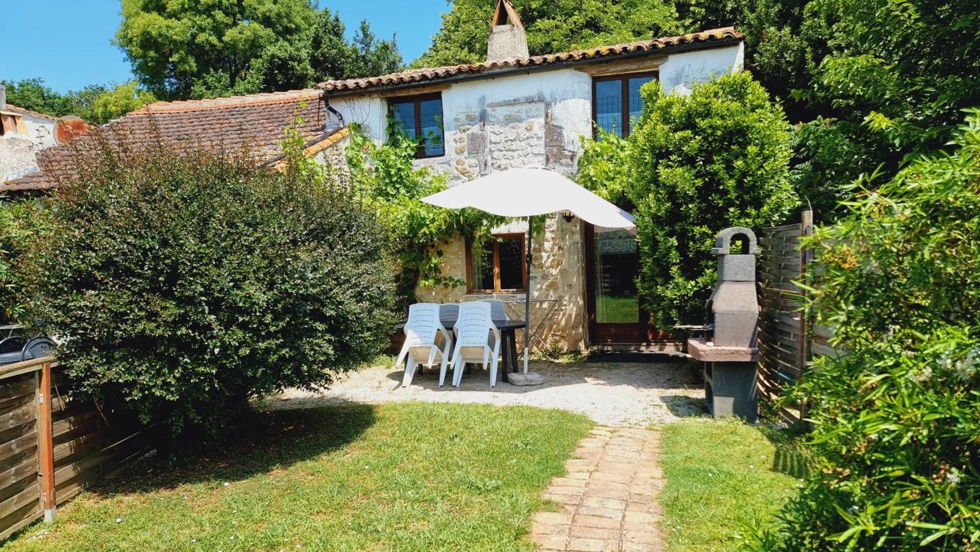 Вилла Domaine De Rochebonne Saint-Just-Luzac Экстерьер фото